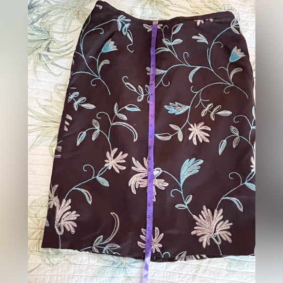 NWT- Ann Taylor Loft Brown Linen Pencil Skirt w Floral Embroidery in Size 6 - Picture 9 of 14